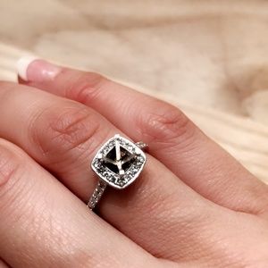 🌟 SOLD 🌟Vintage-Halo-Diamond-Engagement-Ring